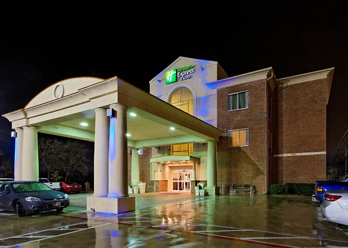 Holiday Inn Express & Suites San Antonio South